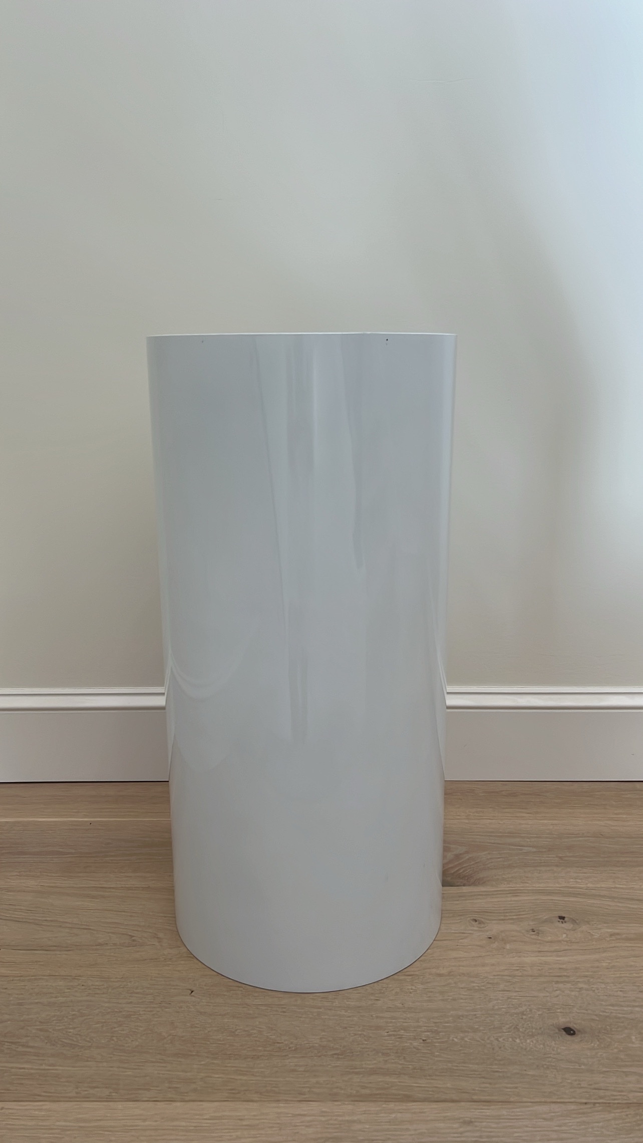 Featured image for “White round pedestal”